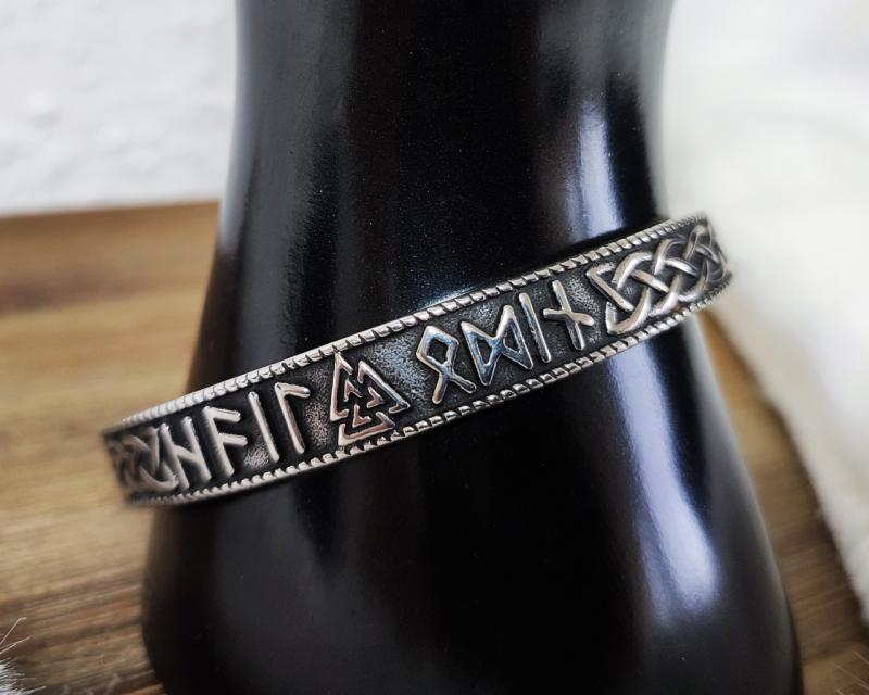 Valknut stainless steel bangle